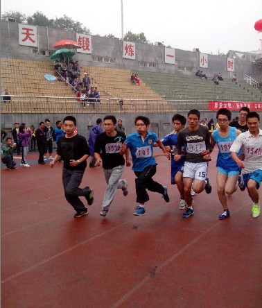 威廉希尔足球网学生踊跃参与校运动会