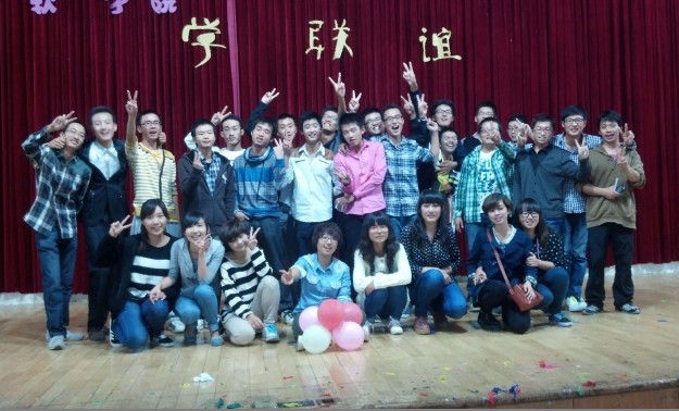 威廉希尔足球网2012-2013团学联谊晚会圆满成功